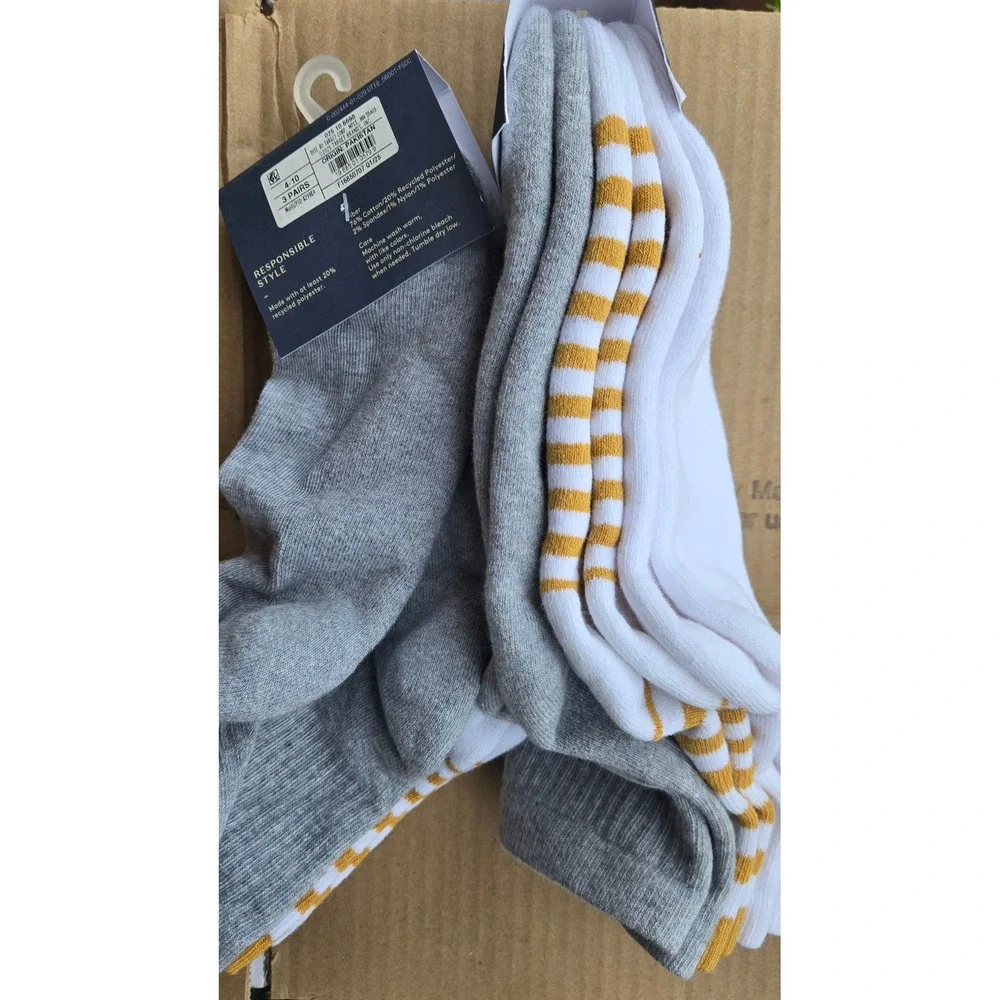Universal Thread 6 Pairs Mid-Crew Socks Cotton Blend4-10